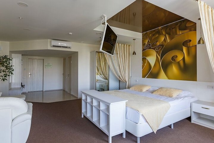 Room 18 of 81