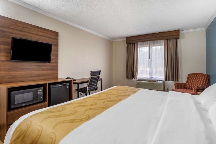 1 King Bed (1 of 13)