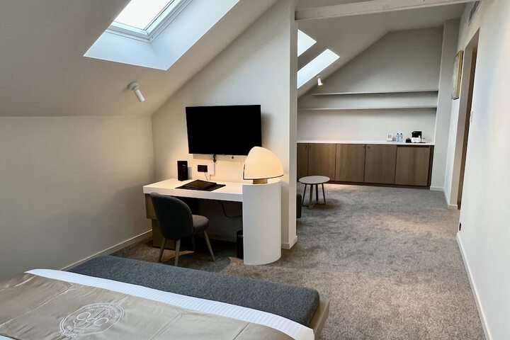 Room 19 of 105