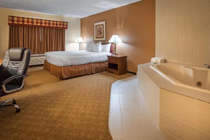1 King Bed Exterior Building (2 of 8)