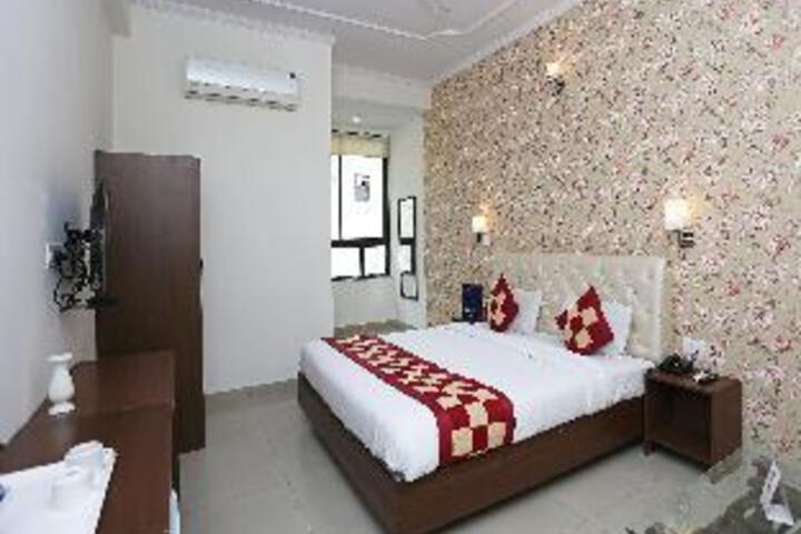 OYO 9594 Hotel Shree Residency