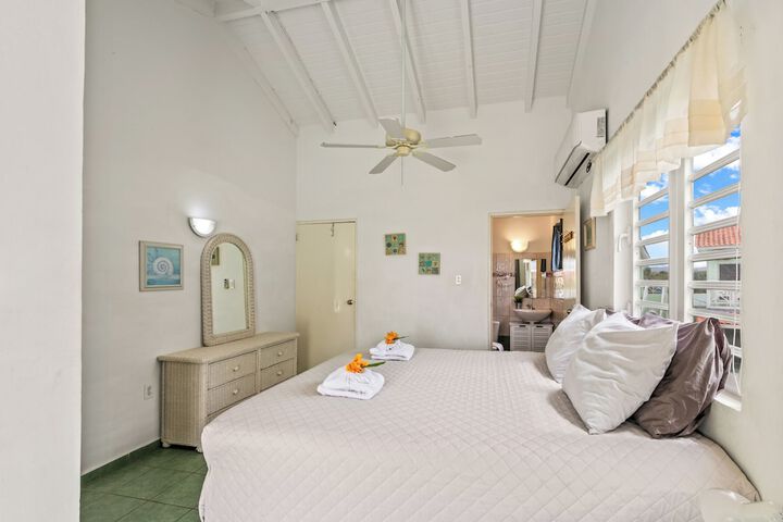 Room 10 of 175
