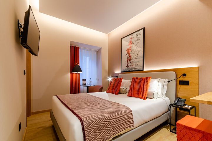 Room 10 of 99