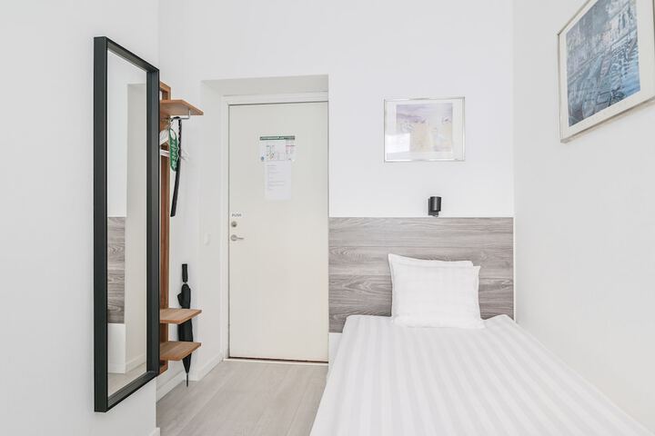 Room 10 of 75