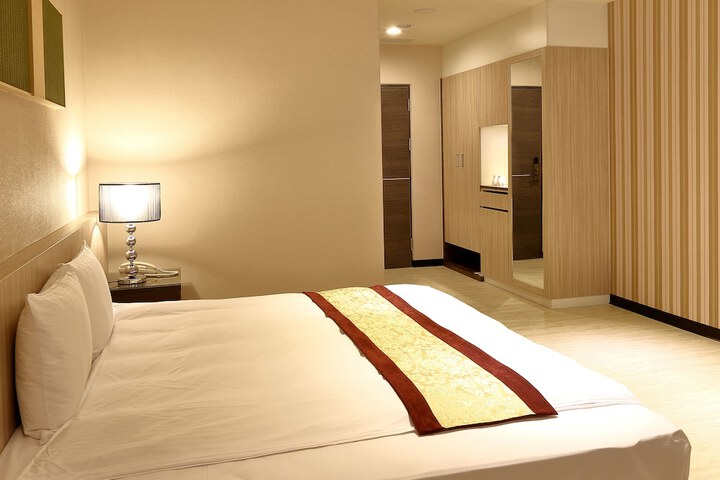 Room 6 of 30
