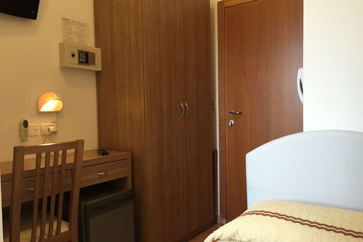 Room 38 of 59