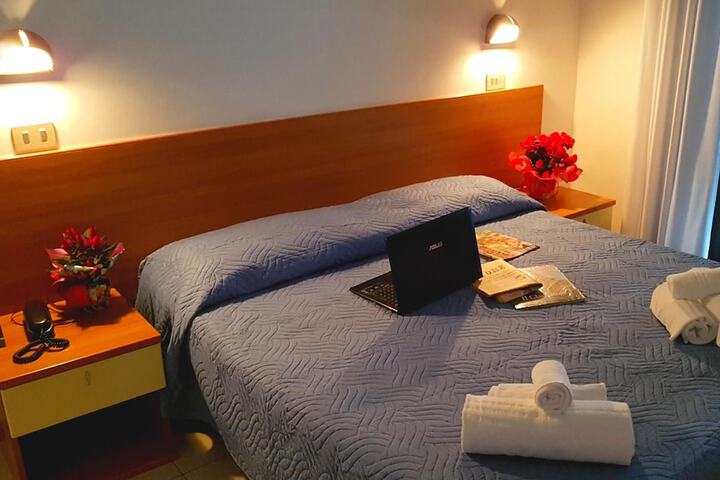 Room 7 of 51