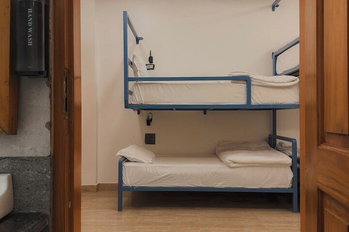 Room 3 of 52