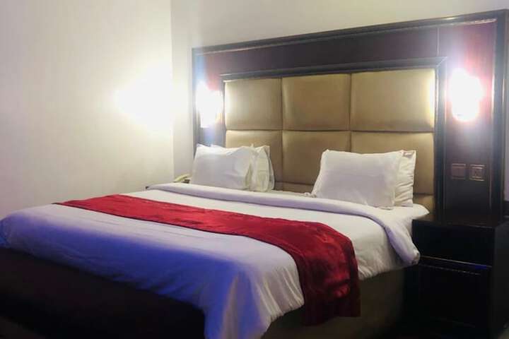 Room 10 of 29