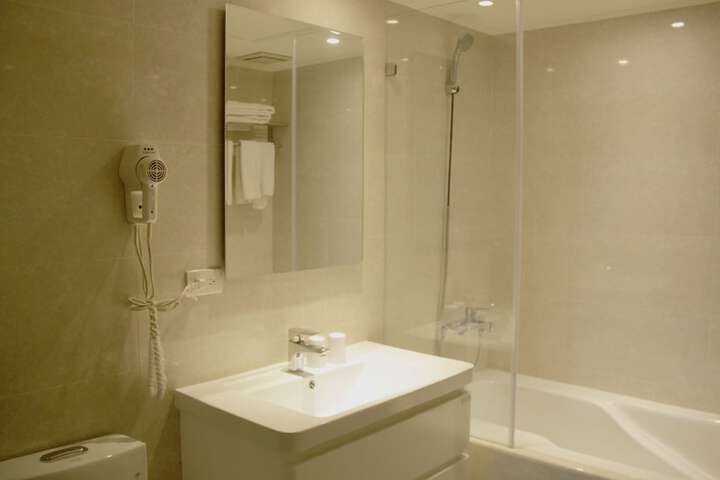 Room 16 of 26