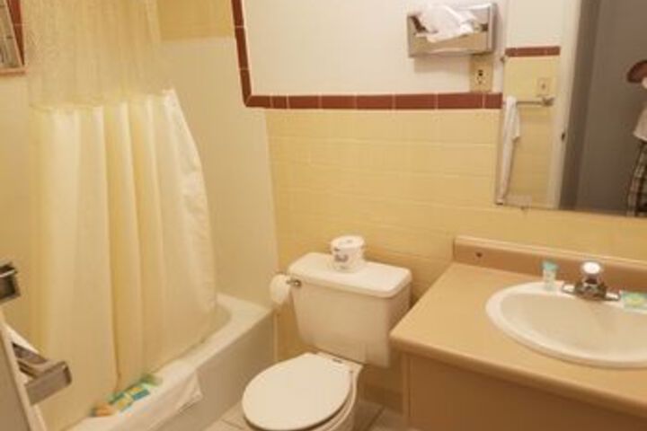 Room 6 of 43