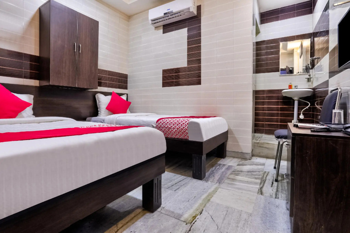 Oyo Flagship 36726 Chellam Residency