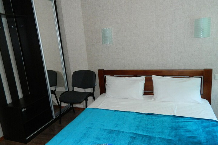 Room 6 of 42