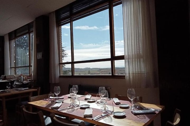 Dining 20 of 52