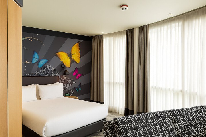 Room 3 of 38