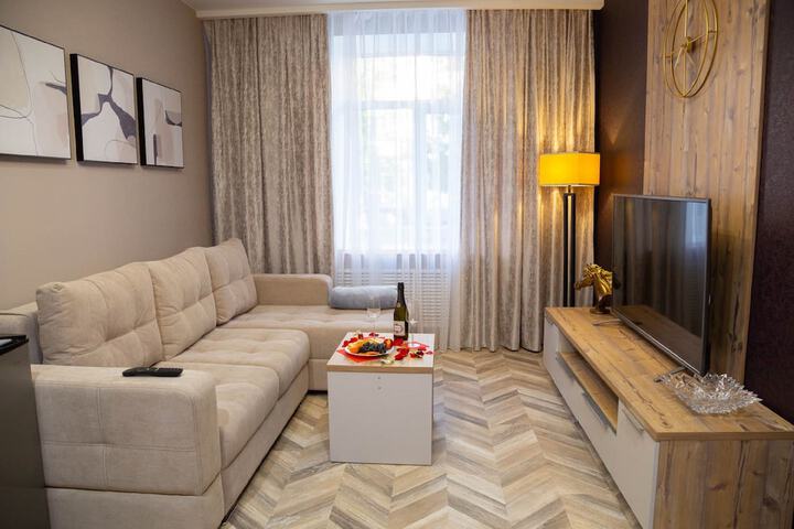 Room 28 of 65