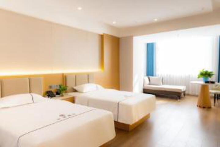 Room 7 of 8