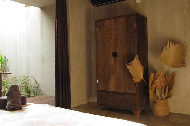 Room 17 of 60