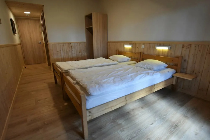 Room 4 of 10