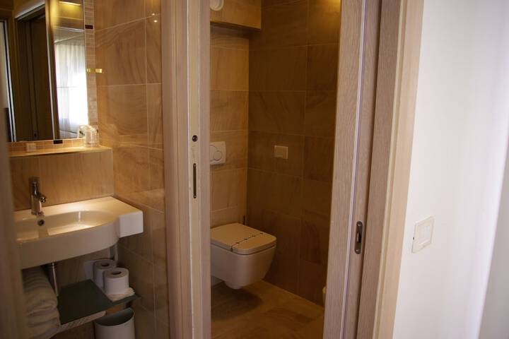 Room 25 of 57