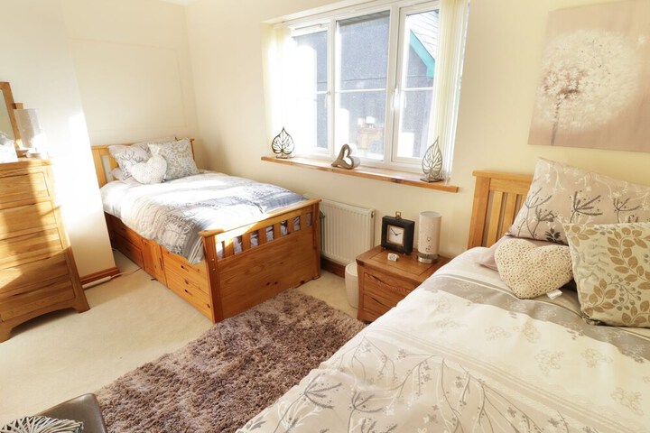 Room 4 of 6