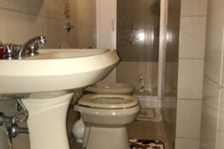 Room 3 of 27
