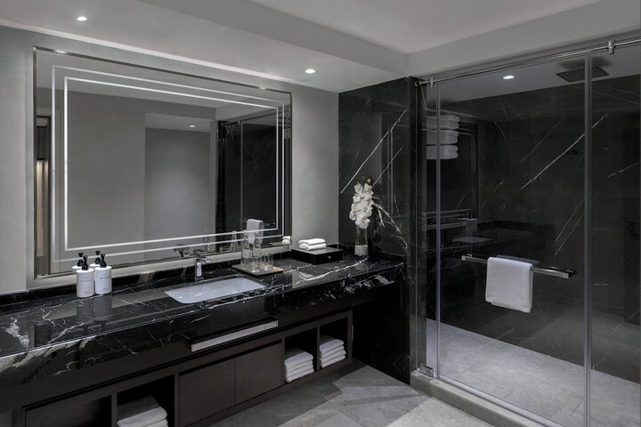 Room 65 of 290