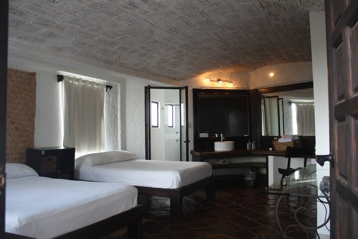 Room 8 of 66