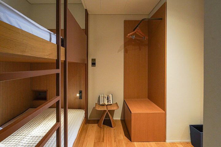 Room 23 of 76