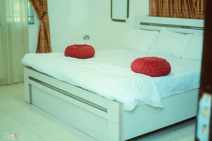 Room 2 of 7