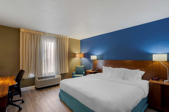1 King Bed (8 of 22)