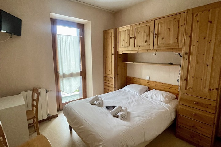 Room 6 of 25