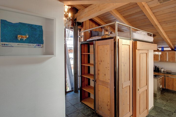 Room 15 of 48