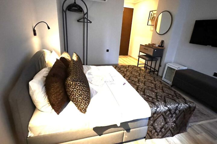 Room 15 of 25