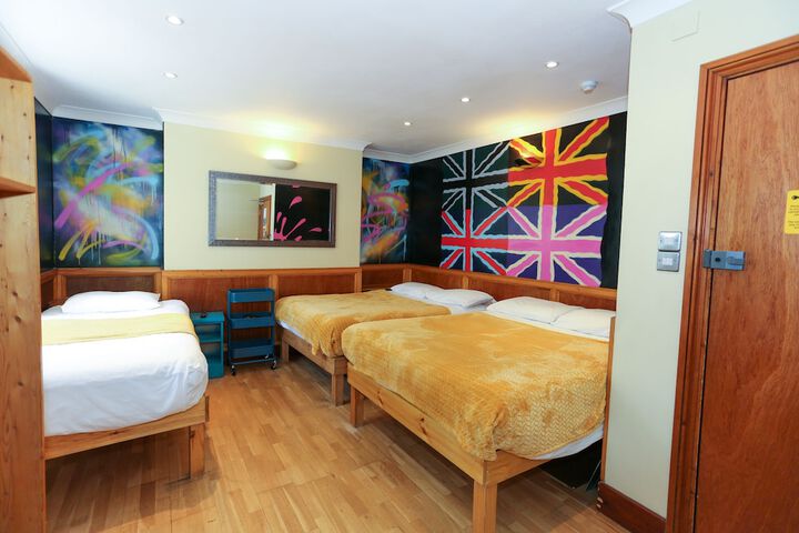 Room 51 of 106