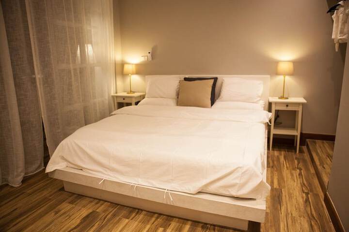 Room 8 of 48