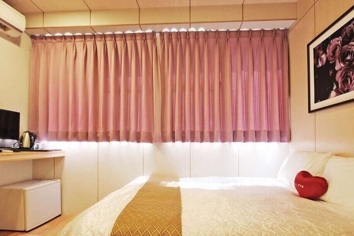 Room 15 of 42