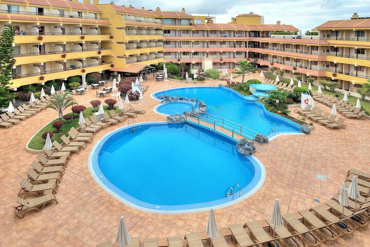 Hotel Pool