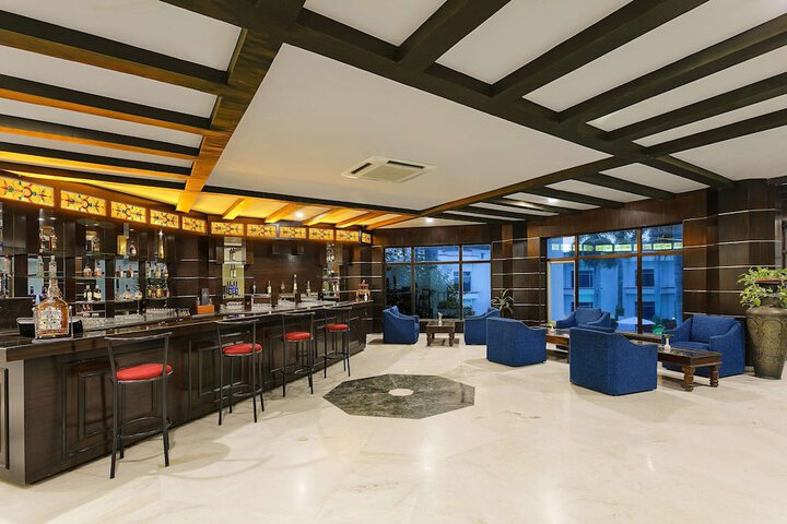 Lounge 27 of 30