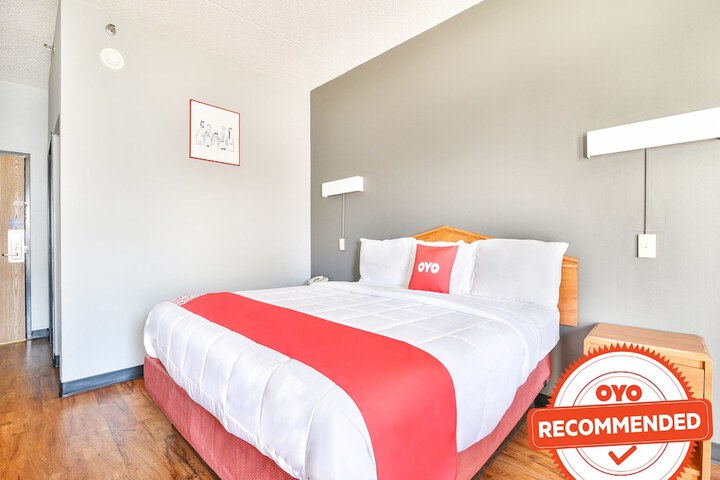 Premium King Bed (3 of 11)