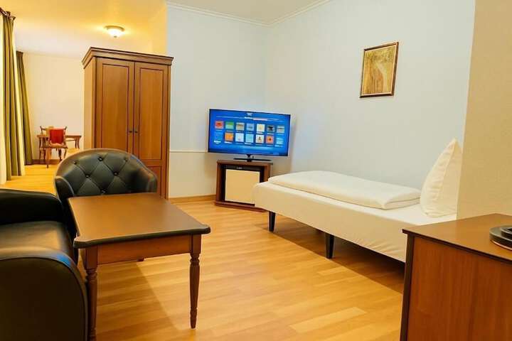 Room 27 of 66