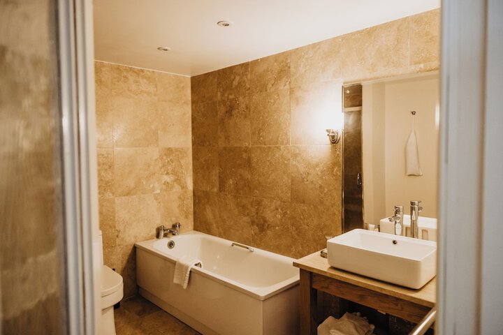 Room 15 of 34