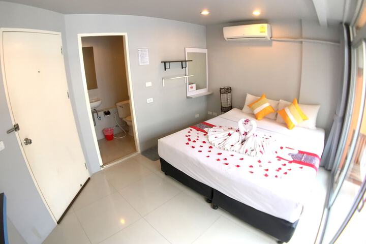 Room 9 of 140