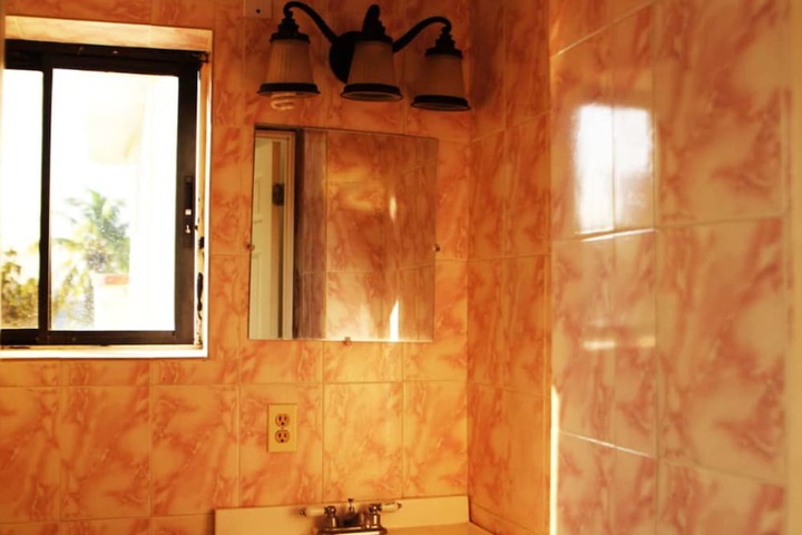 Room 5 of 9