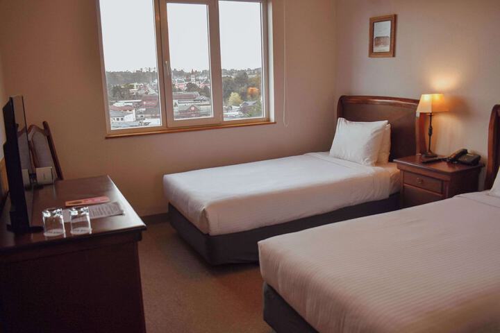 Room 16 of 38
