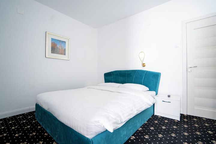 Room 3 of 40