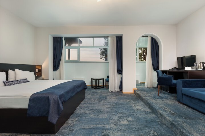 Room 44 of 71