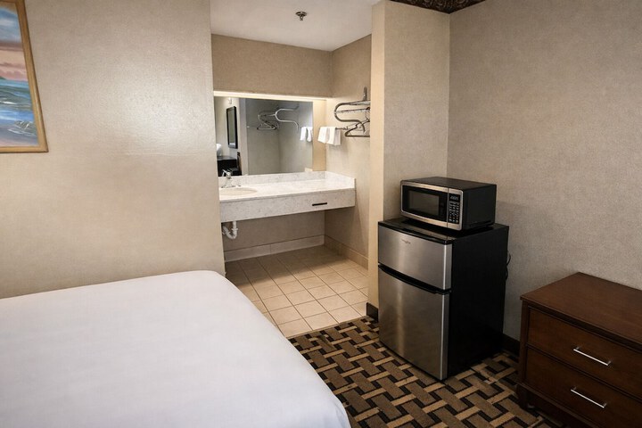 Room 5 of 6