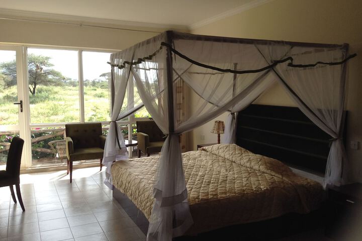 Room 6 of 90