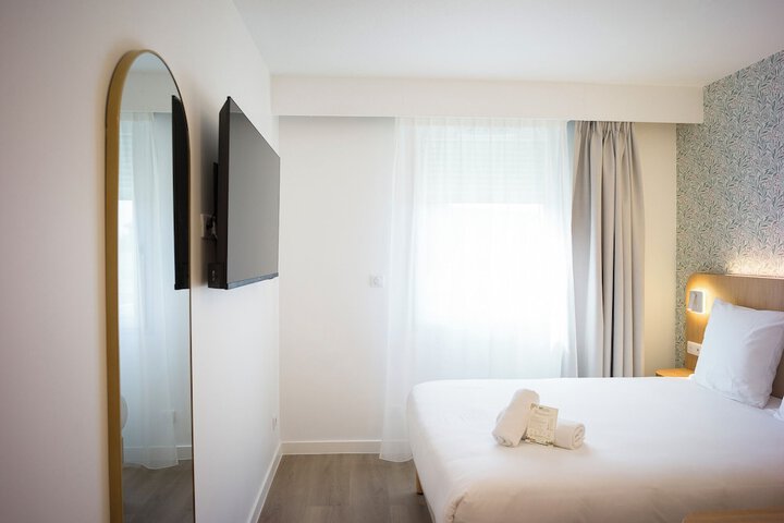 Room 33 of 127